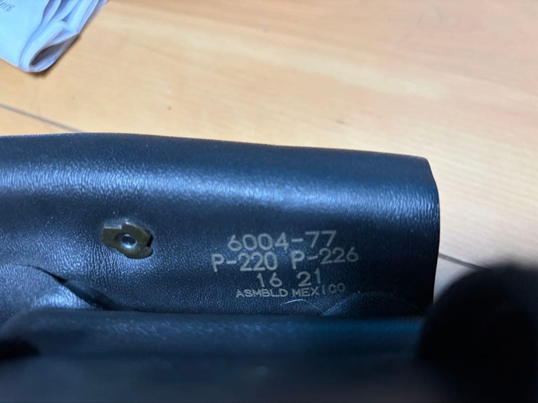 SafarilandレッグホルスターSIGP220・226用