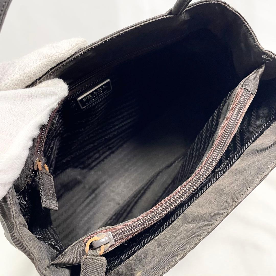 プラダ トートバッグ ハンドバッグ ナイロン 三角ロゴ 金具 肩掛け 大容量 茶