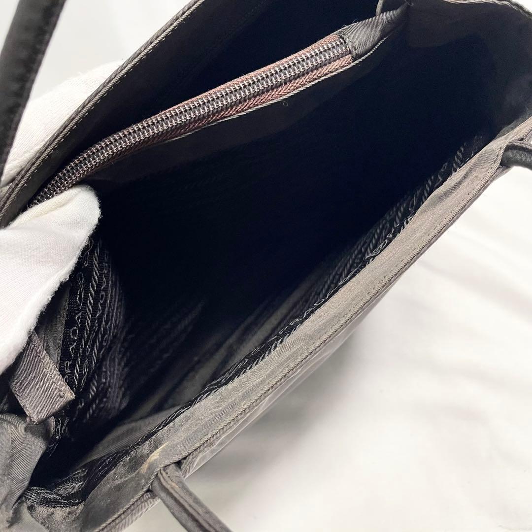 プラダ トートバッグ ハンドバッグ ナイロン 三角ロゴ 金具 肩掛け 大容量 茶