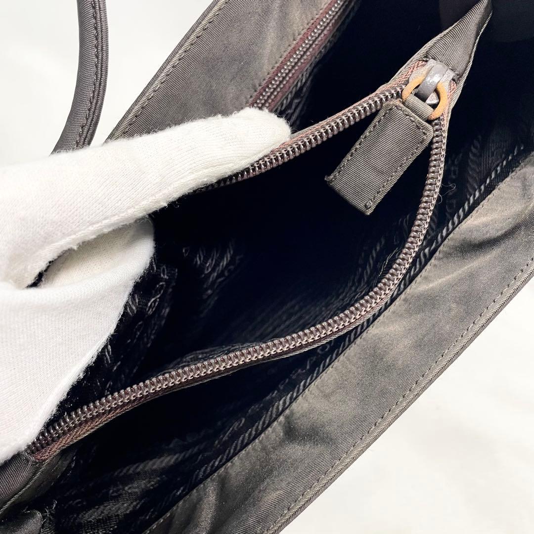 プラダ トートバッグ ハンドバッグ ナイロン 三角ロゴ 金具 肩掛け 大容量 茶