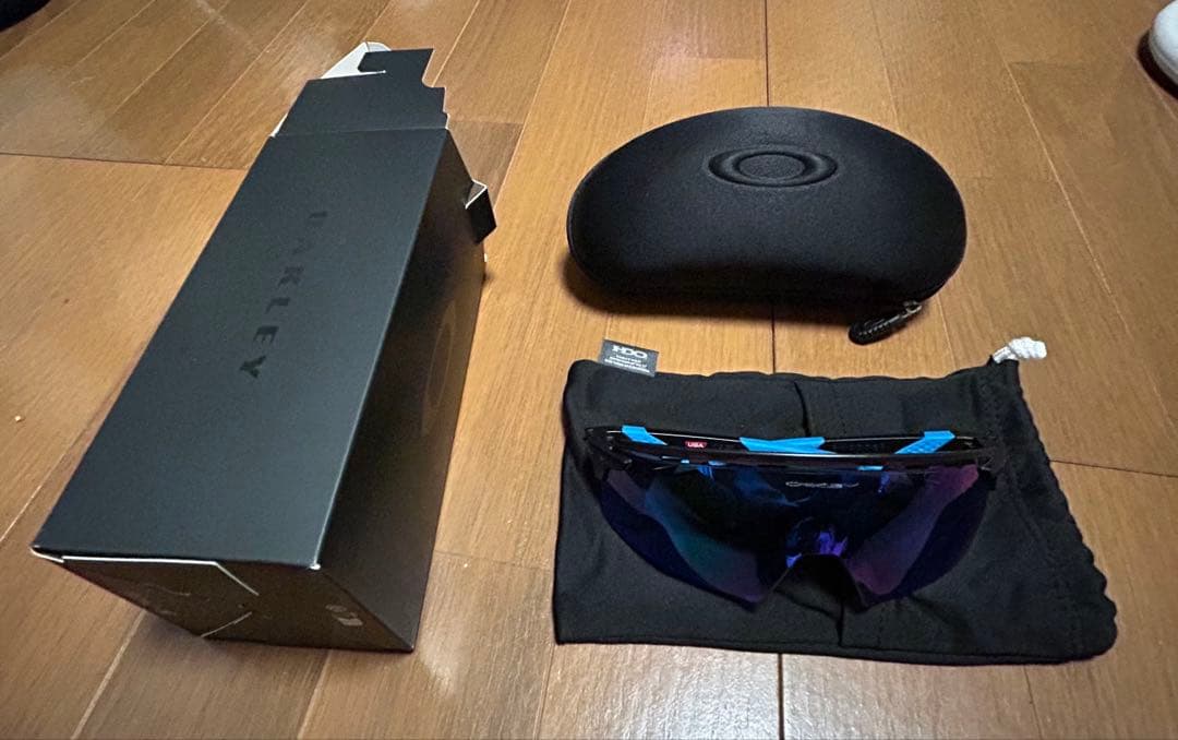 Oakley サングラス 青紫色レンズ
