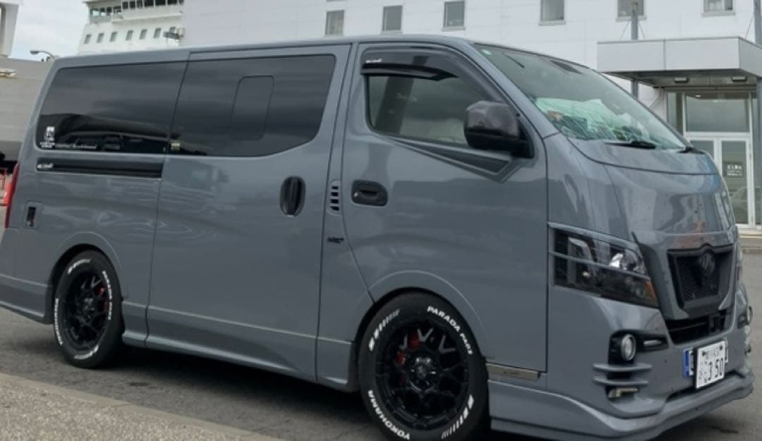 キャラバン Body Lineドアアウターパネル ステルスグレー塗装済　used