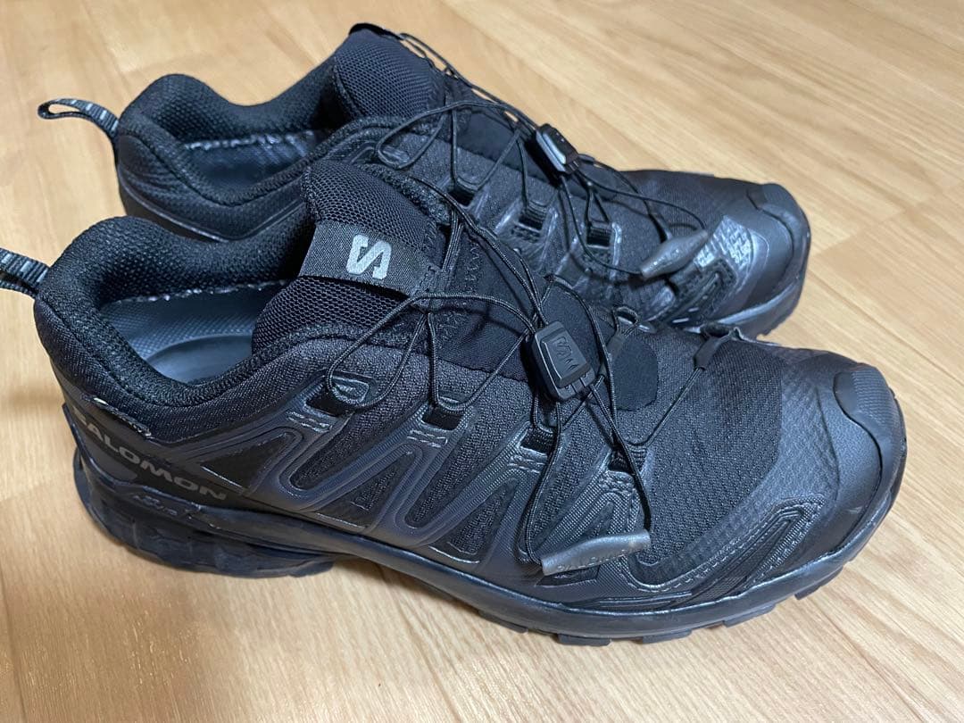 サロモン　スニーカー　防水
