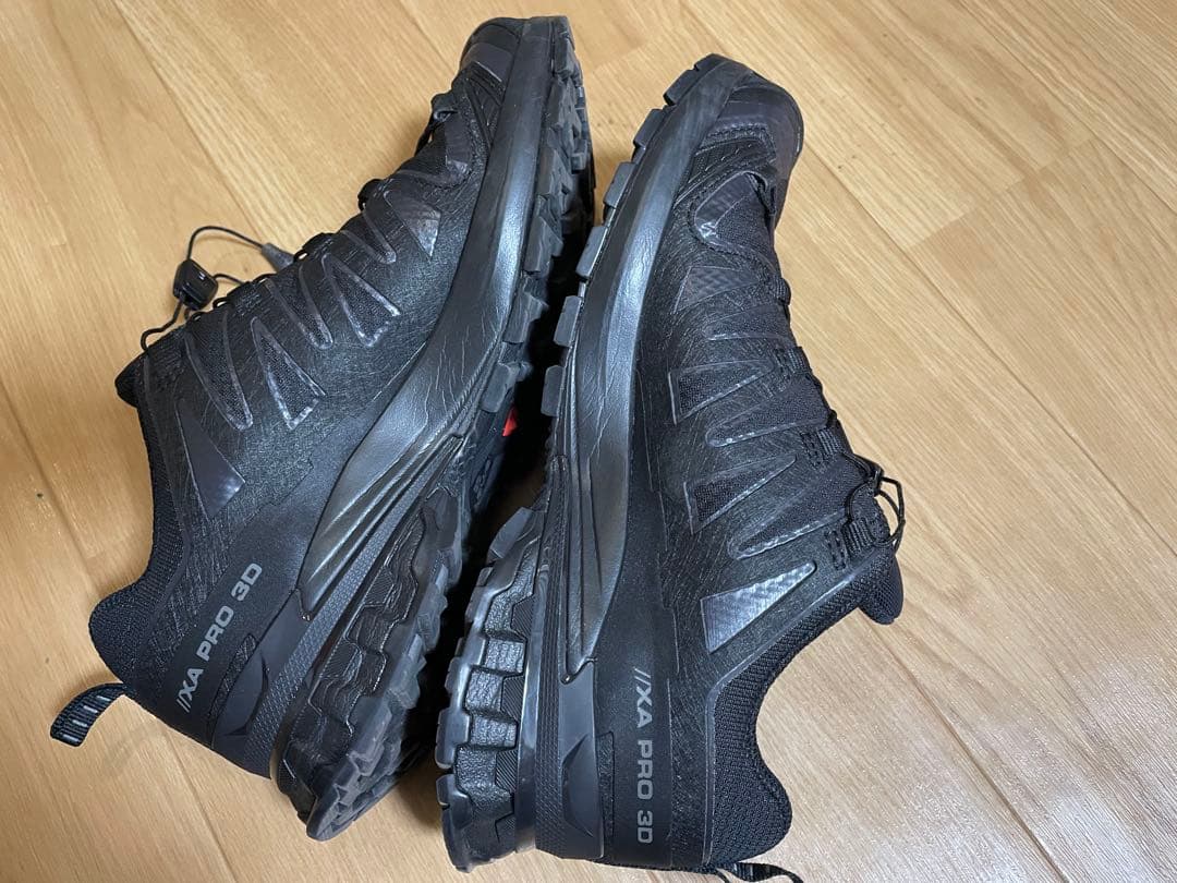 サロモン　スニーカー　防水