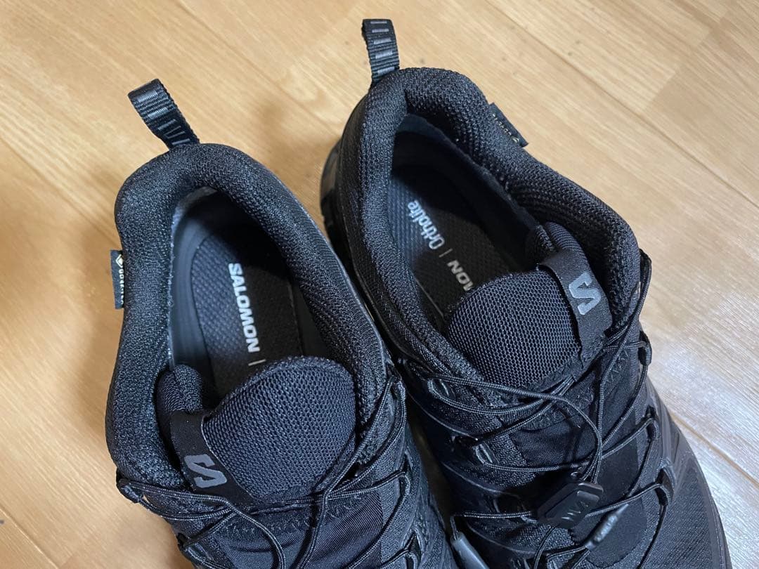 サロモン　スニーカー　防水