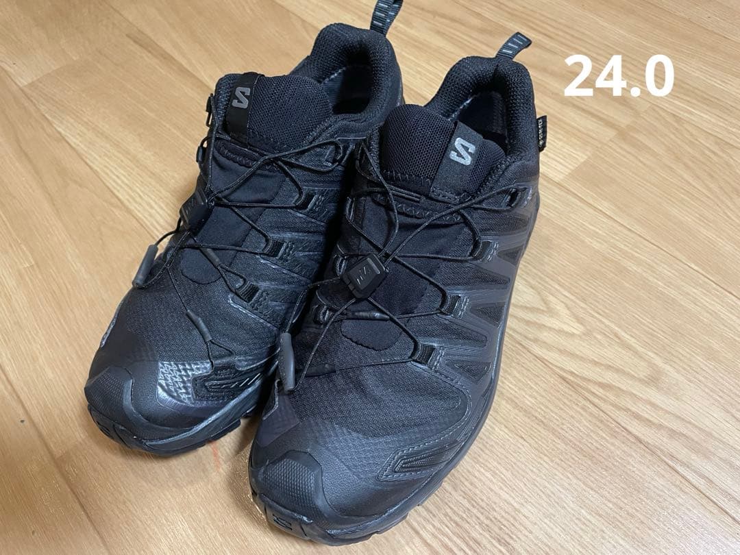 サロモン　スニーカー　防水