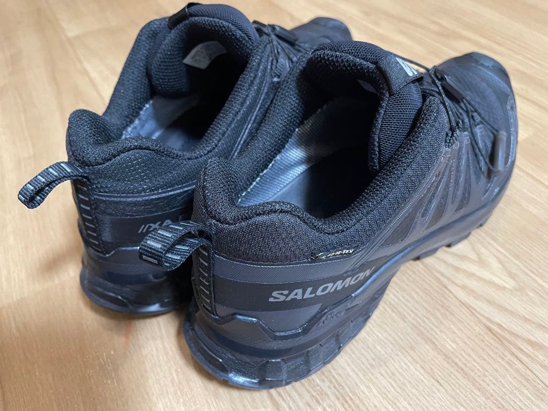 サロモン　スニーカー　防水