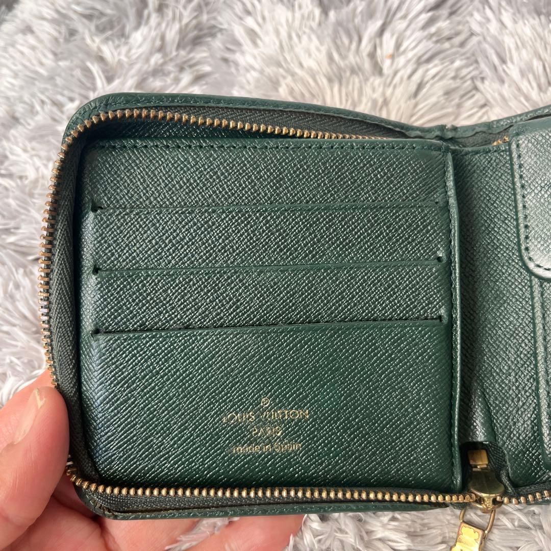 ルイヴィトン　ポルトビエモネジップ　タイガ　折り財布　ラウンドジップ　グリーン