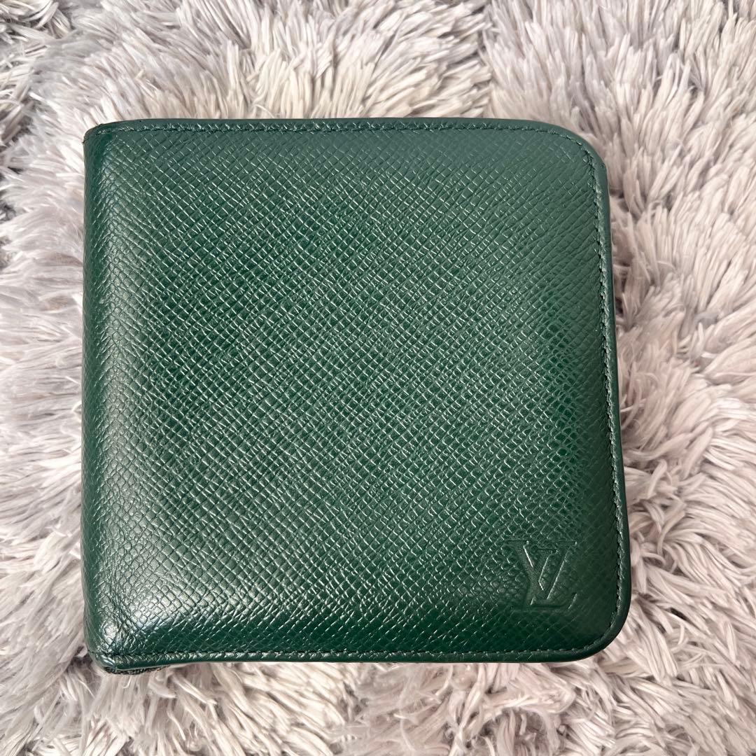 ルイヴィトン　ポルトビエモネジップ　タイガ　折り財布　ラウンドジップ　グリーン