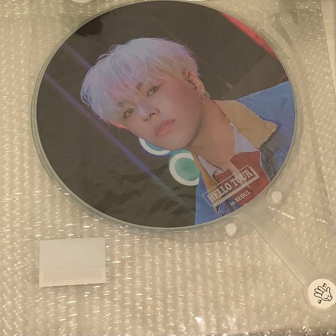 ジェヒョク treasure トレカ うちわ 缶バッジ アクリルキーホルダー