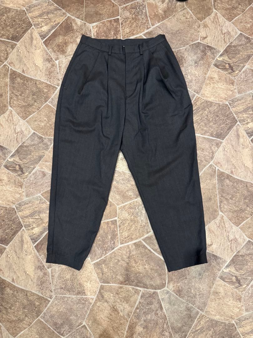 ダークグレー ジャケットとパンツのセット