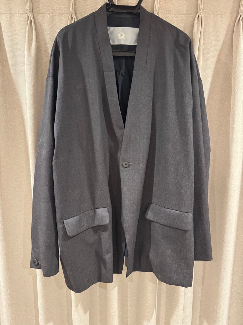 ダークグレー ジャケットとパンツのセット