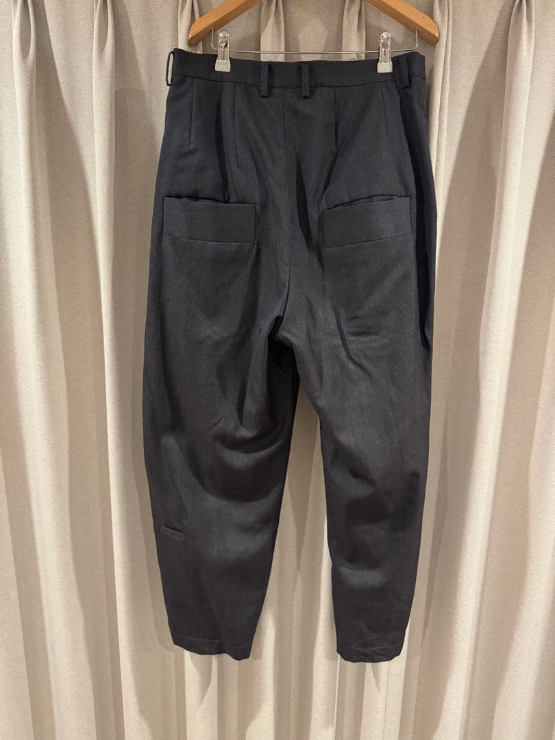 ダークグレー ジャケットとパンツのセット