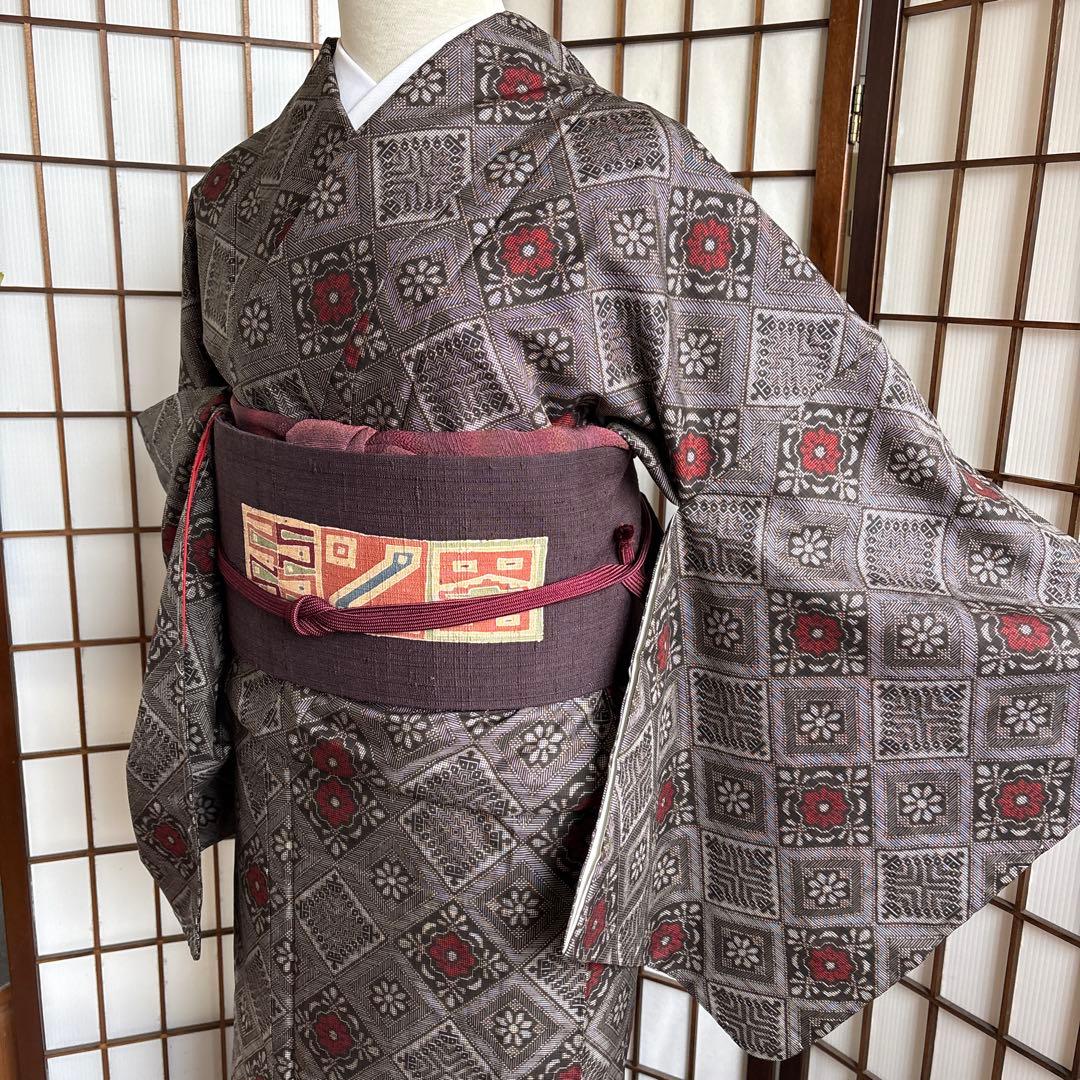 本場大島紬　龍郷　奄美大島紬泥染　赤玉　証紙付き