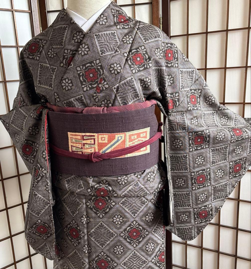 本場大島紬　龍郷　奄美大島紬泥染　赤玉　証紙付き