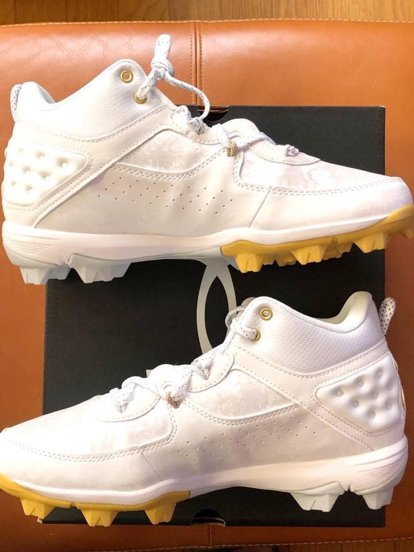 新品2026年USA国内限定アンダーアーマー野球ハーパー8MidRm28.5cm