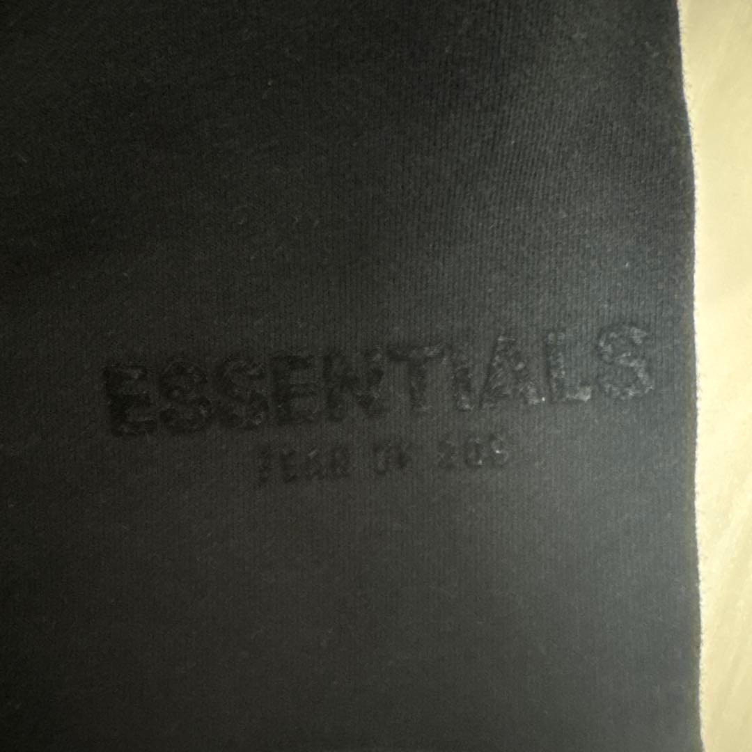 ESSENTIALS ブラック ショートパンツ