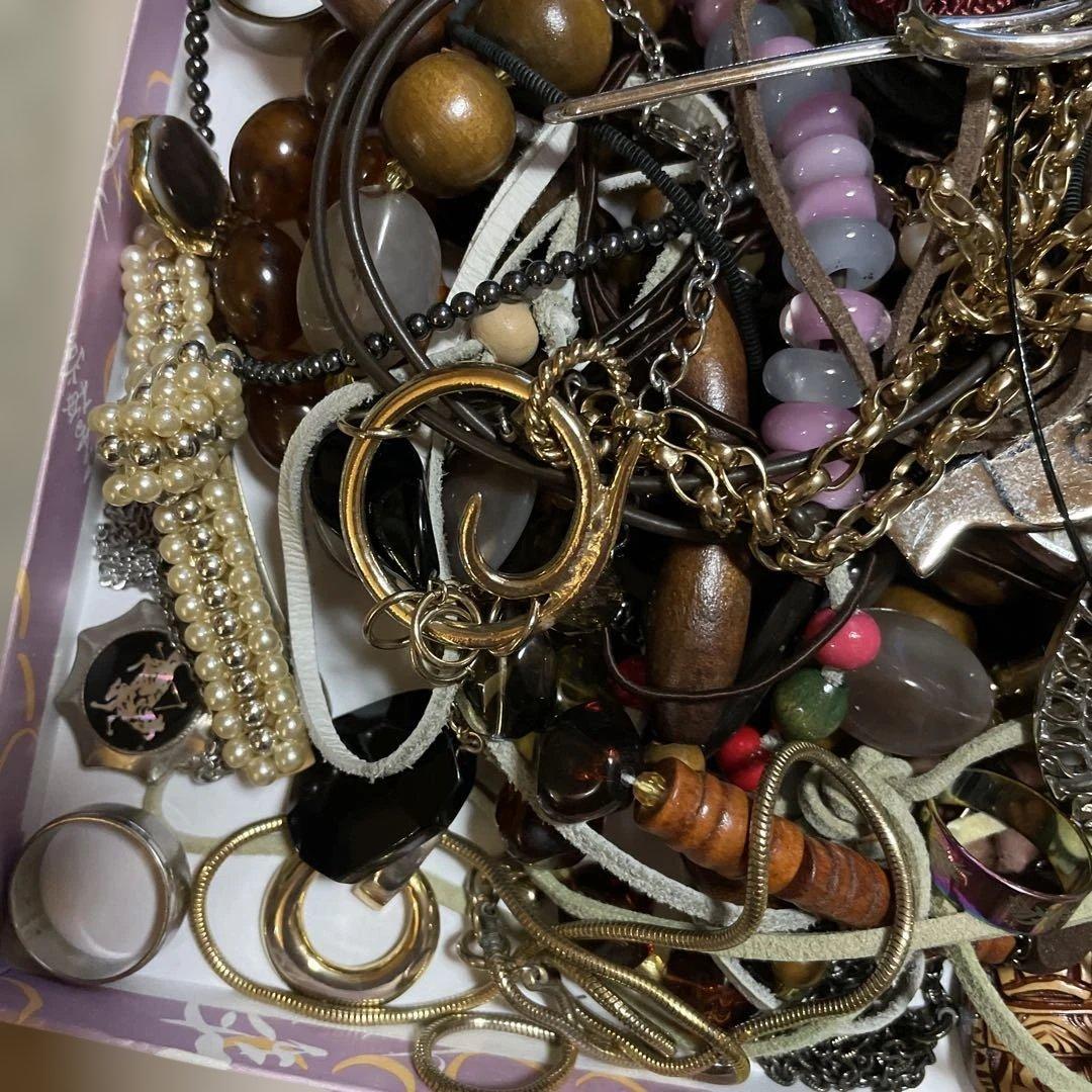 ひろ　　遺品整理　大量アクセサリーまとめ ミッシェルクランネックレスあり