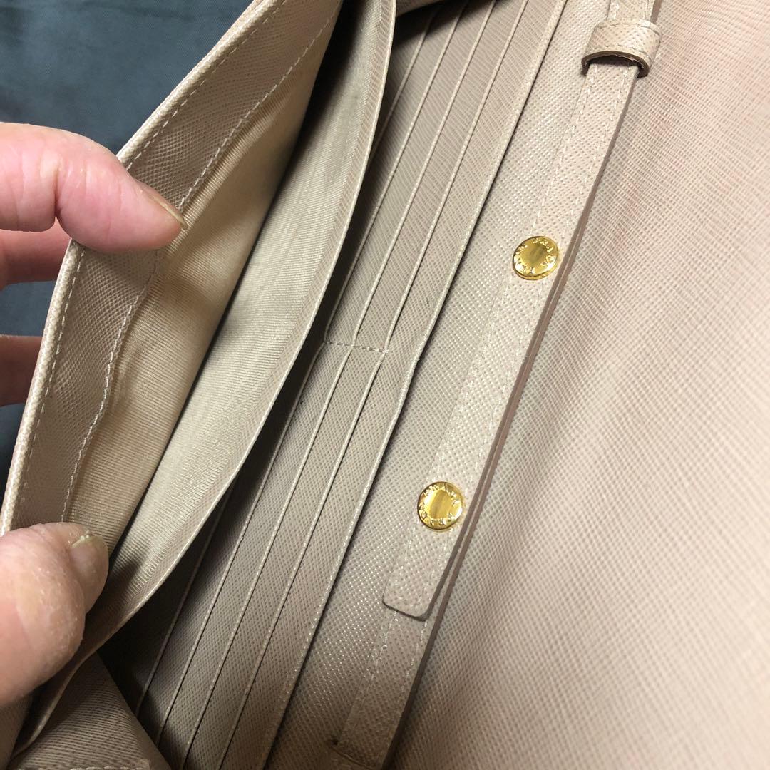 Ladyです！PRADAチェーンウォレット　グレージュ！