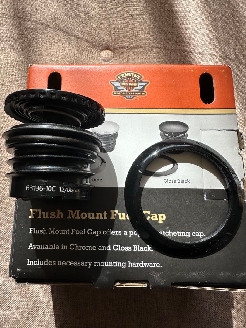 ハーレー純正　フラッシュマウント・フュエルキャップ　fxlrstタンクキャップ