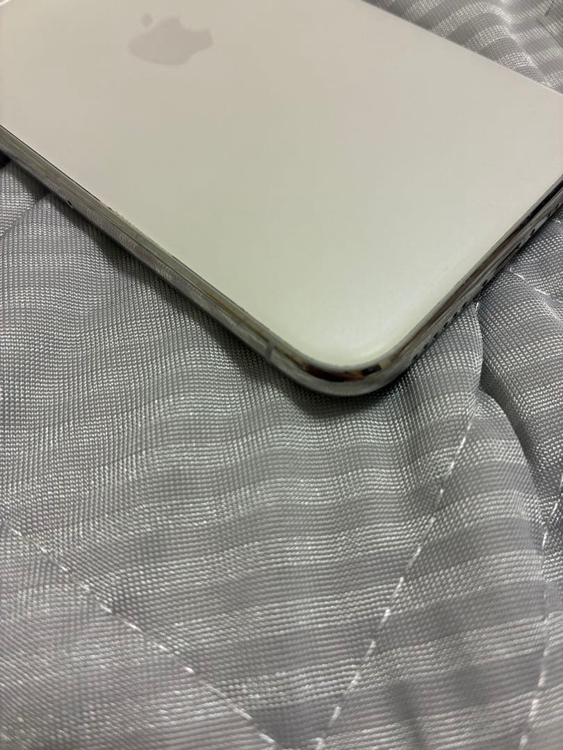 L*y様 Apple iPhone 11 Pro 256GB シルバー 本体