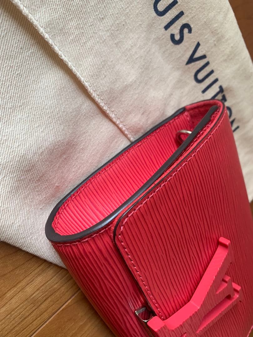 週末お値下げ中 Louis Vuitton エピレザー ショルダーバッグ