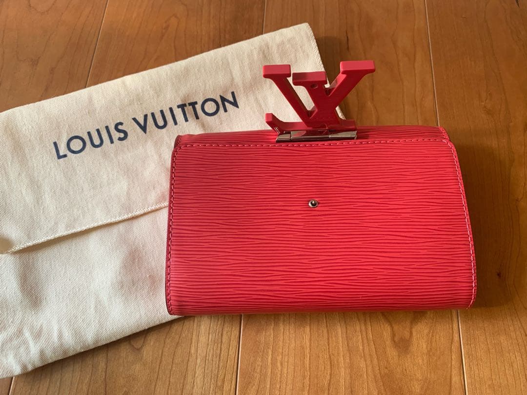 週末お値下げ中 Louis Vuitton エピレザー ショルダーバッグ