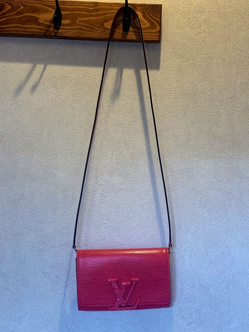 週末お値下げ中 Louis Vuitton エピレザー ショルダーバッグ