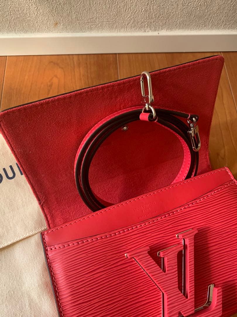 週末お値下げ中 Louis Vuitton エピレザー ショルダーバッグ