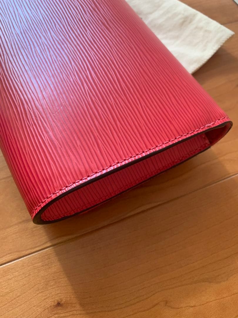 週末お値下げ中 Louis Vuitton エピレザー ショルダーバッグ