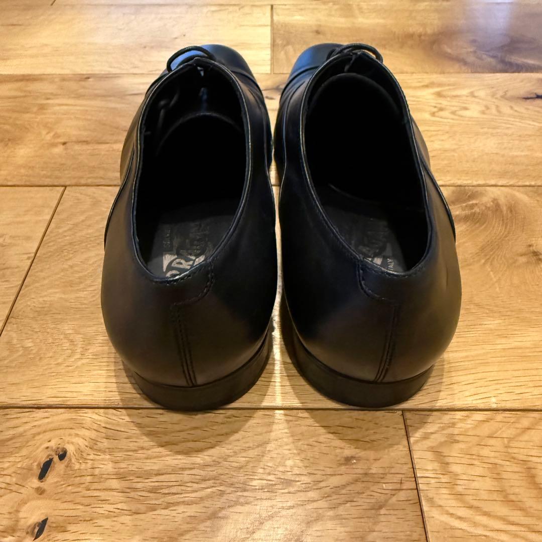 フェラガモ　ブラックレザードレスシューズ　7