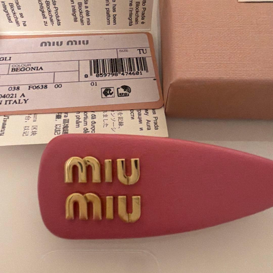 専用　miu miu ヘアピン ベゴニアカラー TU