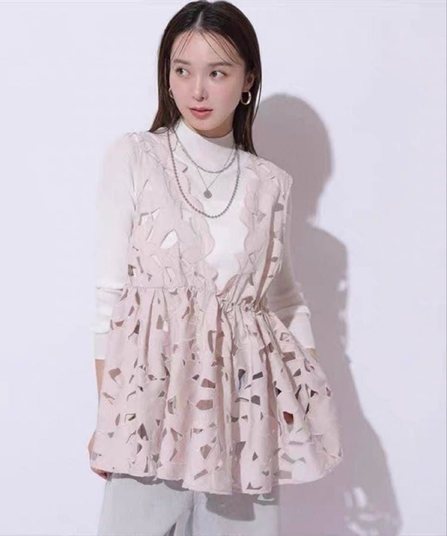 新品 カットワーク チュニック ピンクベージュ レース
