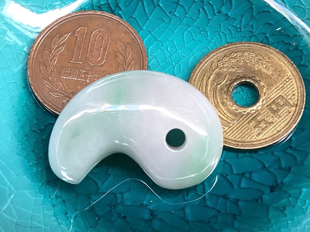 ✳premiumシリーズ*糸魚川翡翠勾玉　一生物の守護石　再結晶線入り安価卸し‼️