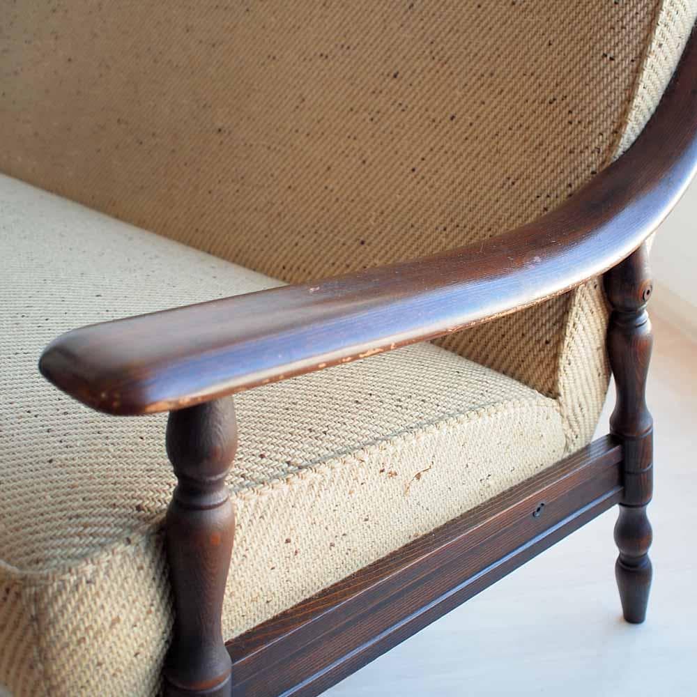 オールドカリモク 2人掛けソファ アームチェア 木肘 ビンテージ ZR24194