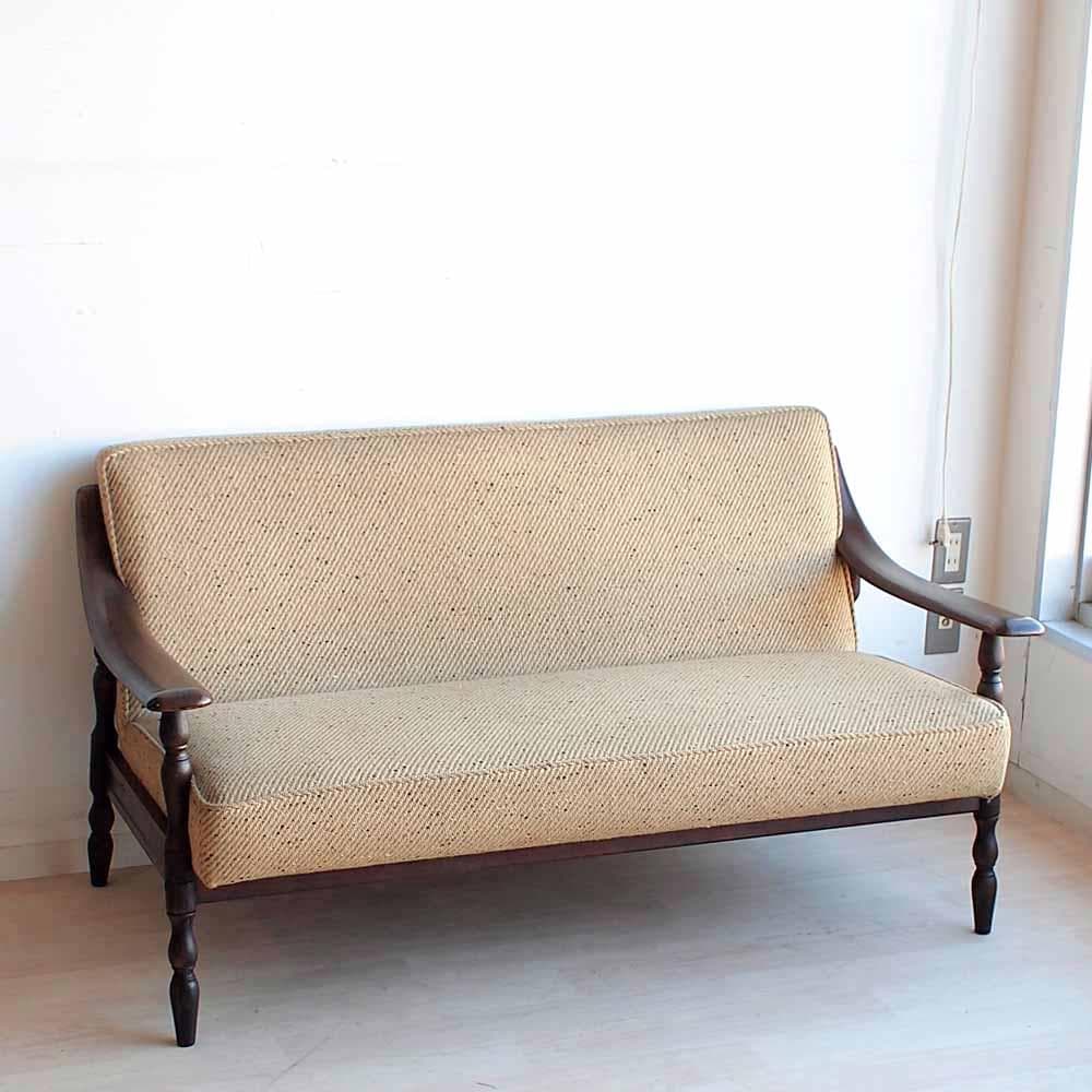 オールドカリモク 2人掛けソファ アームチェア 木肘 ビンテージ ZR24194