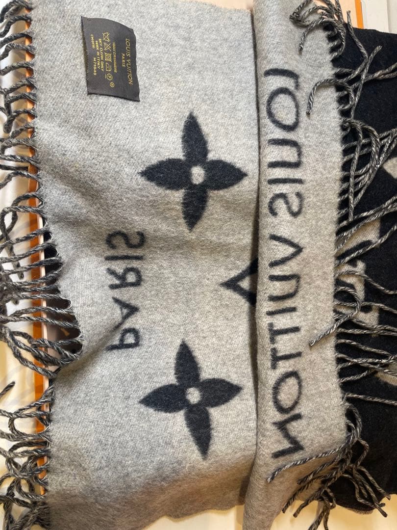 【正規品】LOUIS VUITTON ロゴ入りマフラー ブラックグレー　カシミヤ