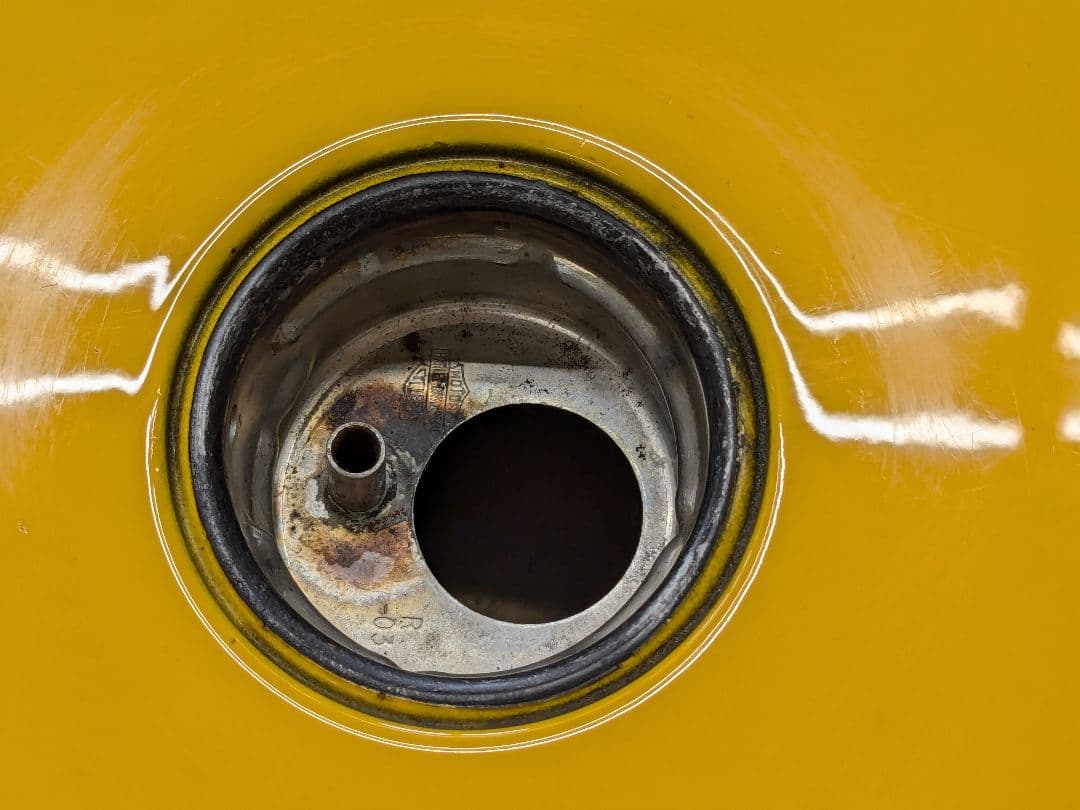 ハーレーXL スポーツスター系タンク　 Forty-Eight タンク イエロー