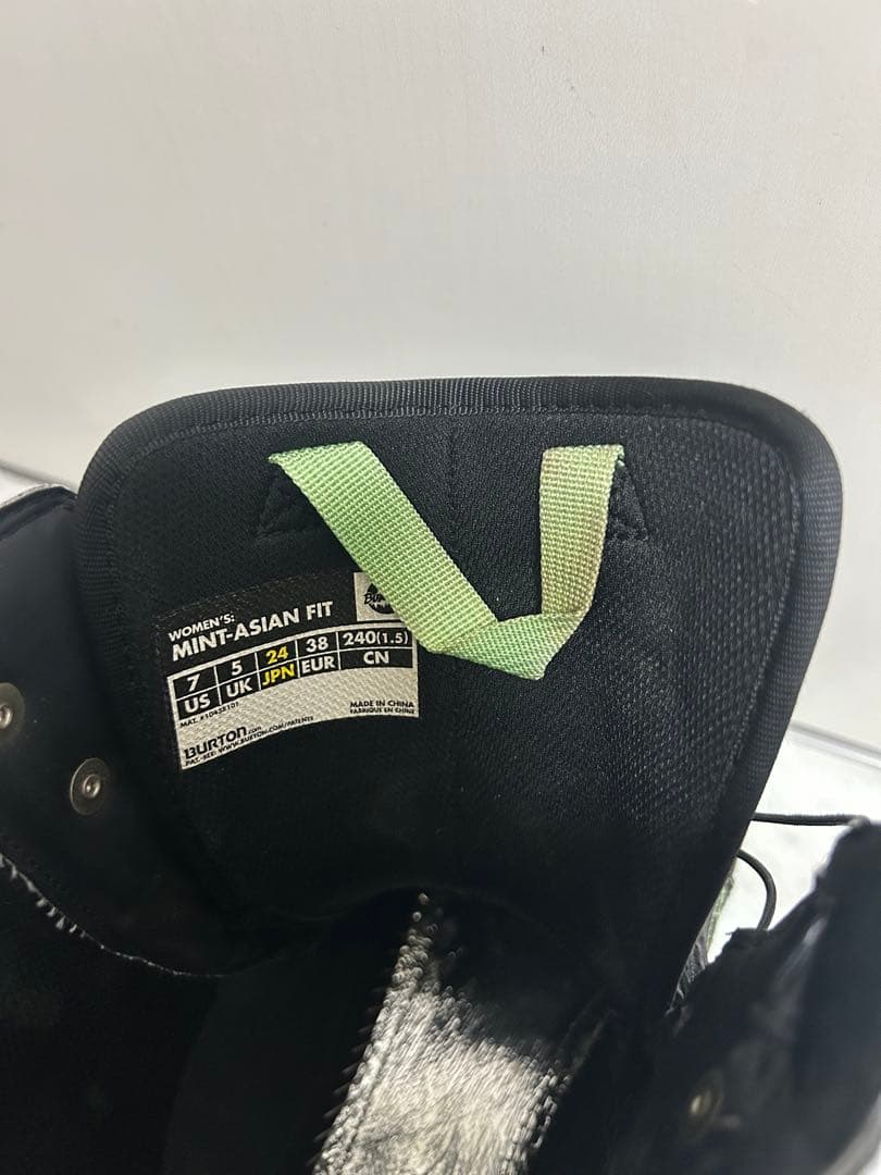 BURTON スノーボードブーツ 24cm ケース付き
