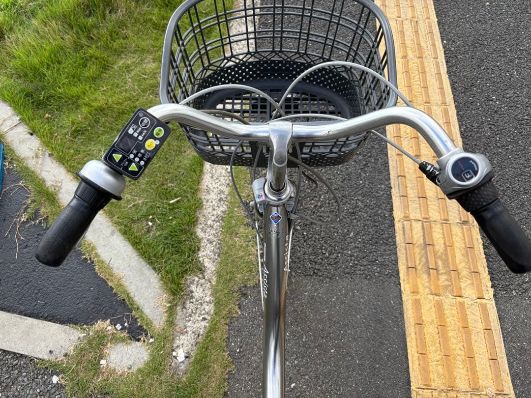 中古24インチブリヂストン電動アシスト自転車　8.7Ah 大阪　012番