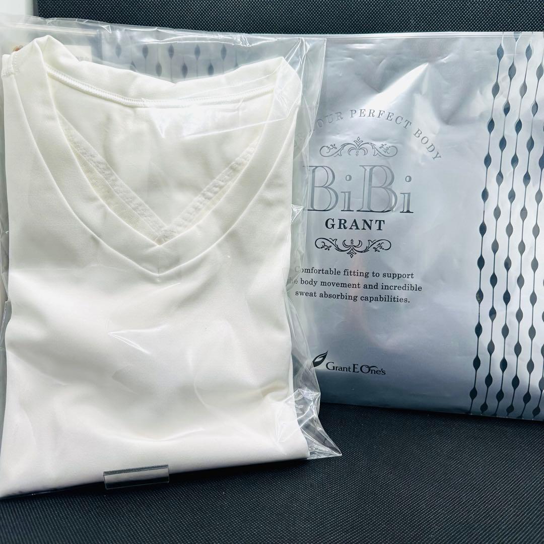 ★グラントイーワンズ★BiBi Grant パンプ　Vネック 半袖　Lサイズ