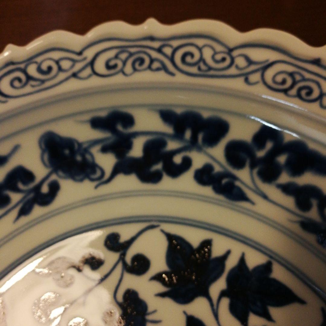 大皿　青い染付が特徴的な陶器の皿