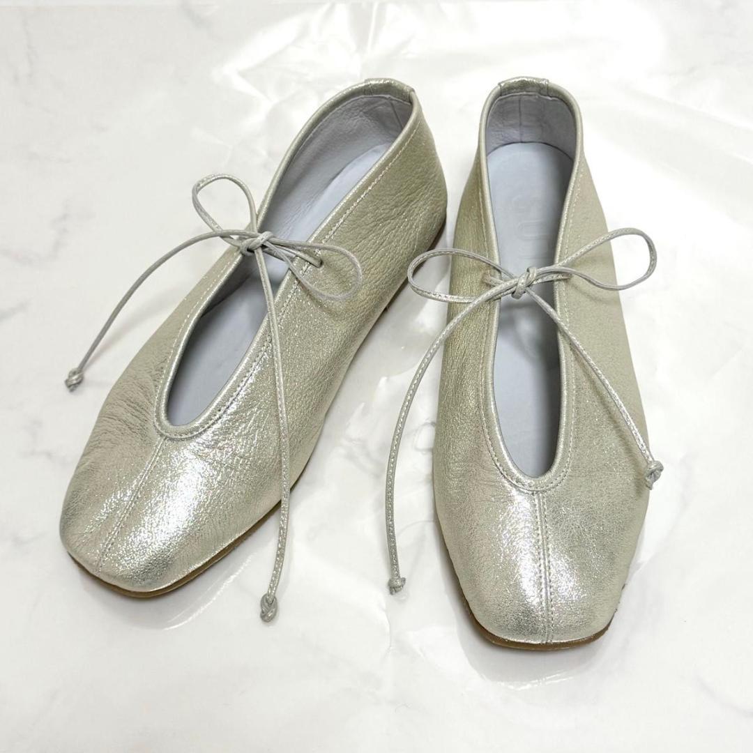 美品 SUI レースアップ バレエシューズ フラット シルバー 23 お呼ばれ