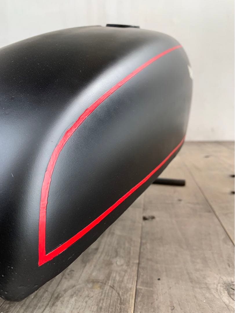 SR400用チョップタンク 黒 赤ライン