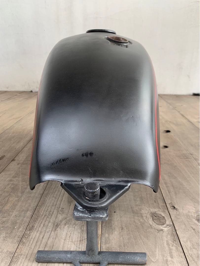 SR400用チョップタンク 黒 赤ライン