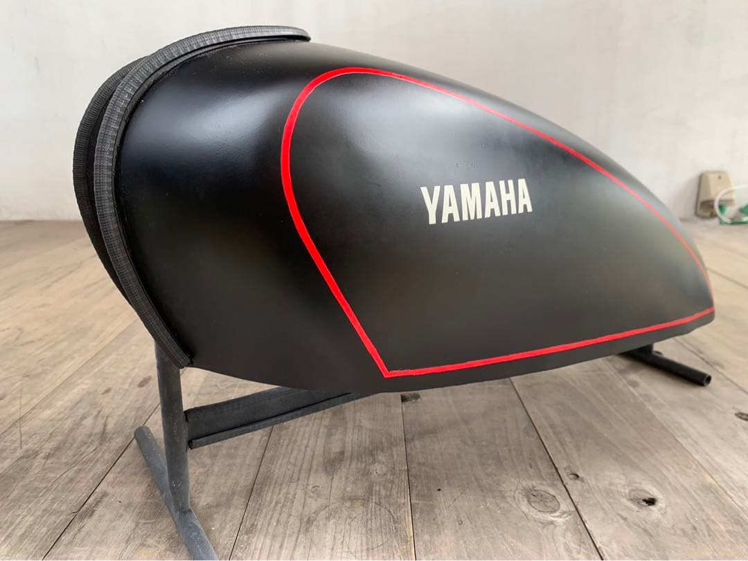 SR400用チョップタンク 黒 赤ライン