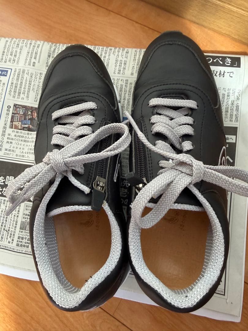 BENESU ジッパー付きスニーカー 22.5mm ブラック