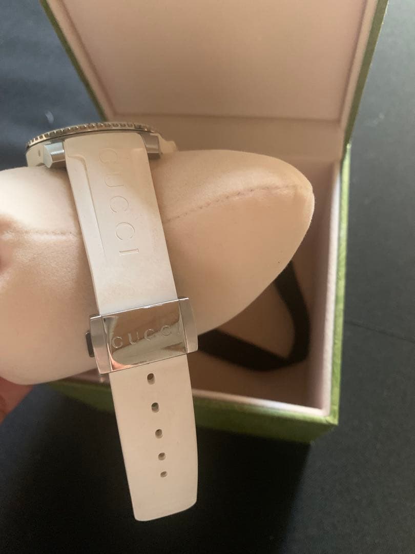 GUCCI ホワイトラバーベルト 時計