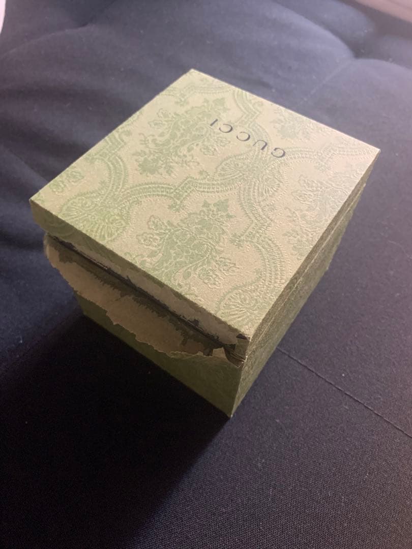 GUCCI ホワイトラバーベルト 時計