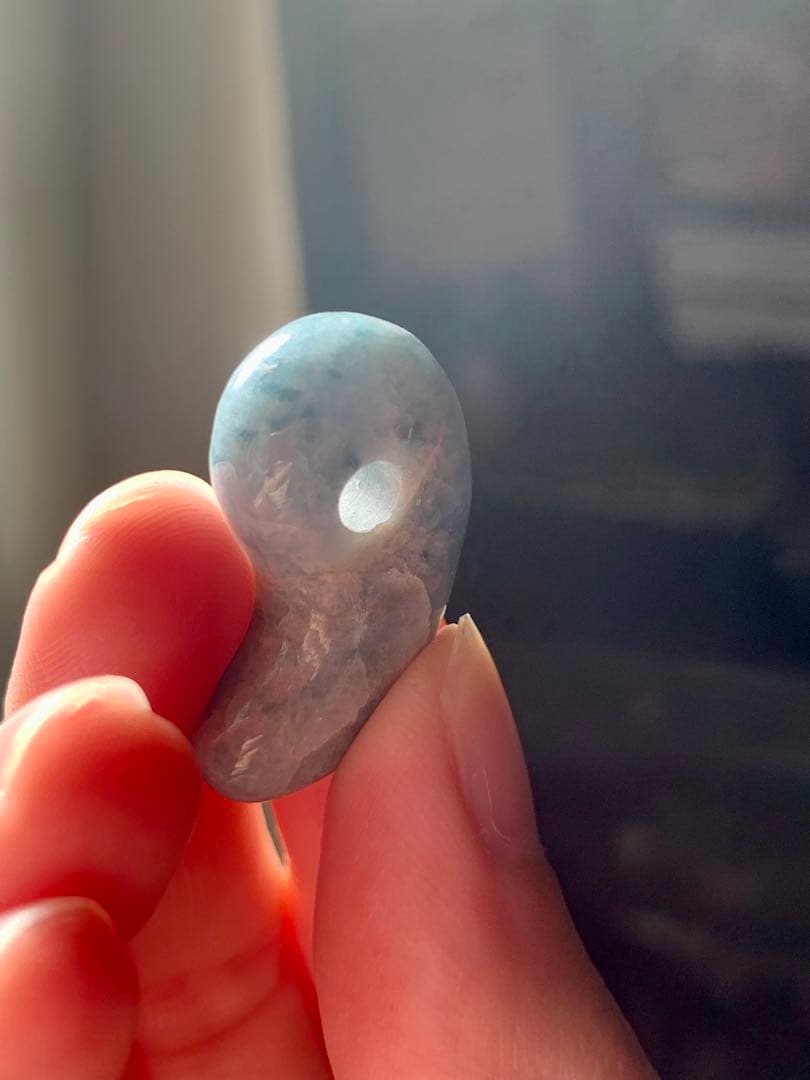 宝石質　入りコン沢翡翠勾玉　糸魚川　翡翠　コン沢　勾玉　根付　出土　原石　御守り